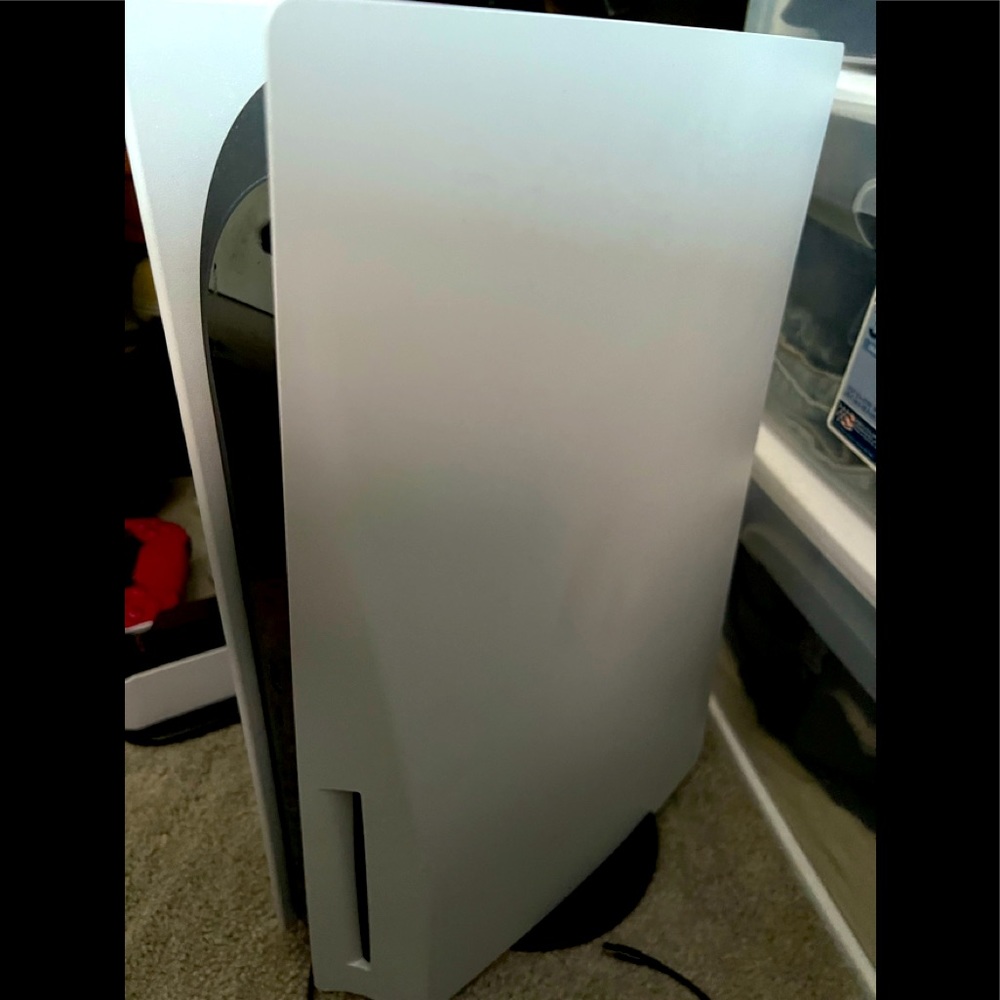 Playstation 5 - Picture 1 of 4